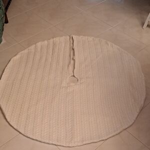 Cream Cable Knit Tree Skirt